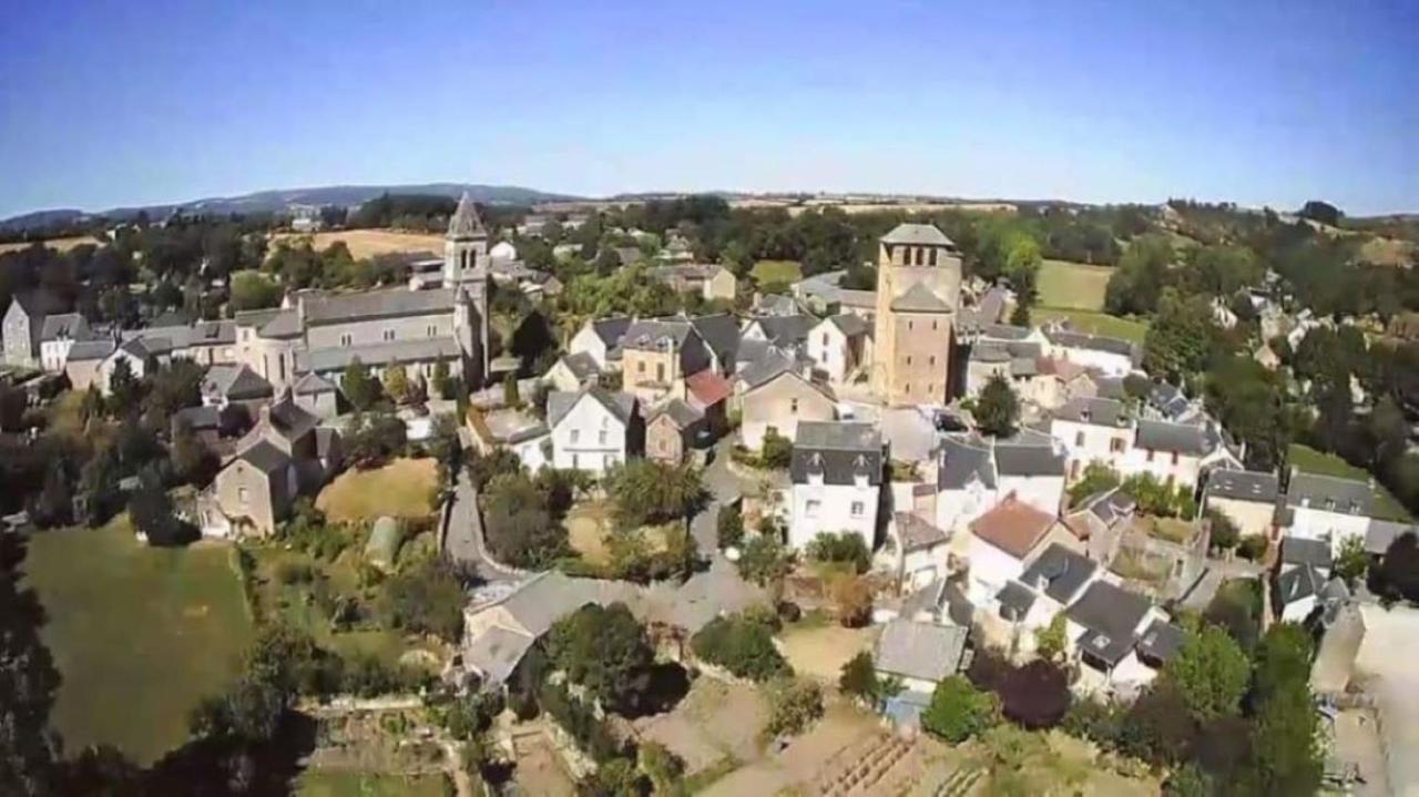 Le Gite De La Vieille Eglise De Coussergues Exterior photo